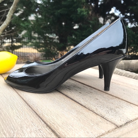 🍋Tahari Marie Pump - Picture 8 of 8